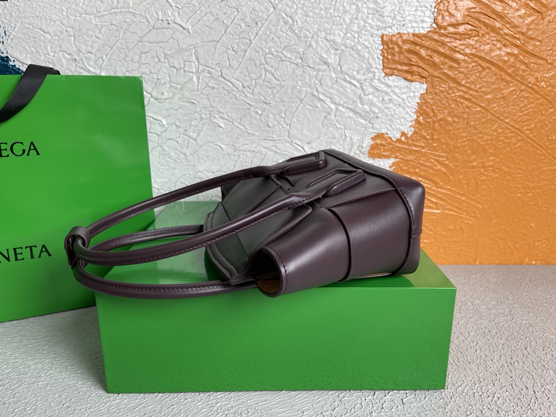 보테가베네타 Arco 인트레치아토 스몰 버건디 토트백